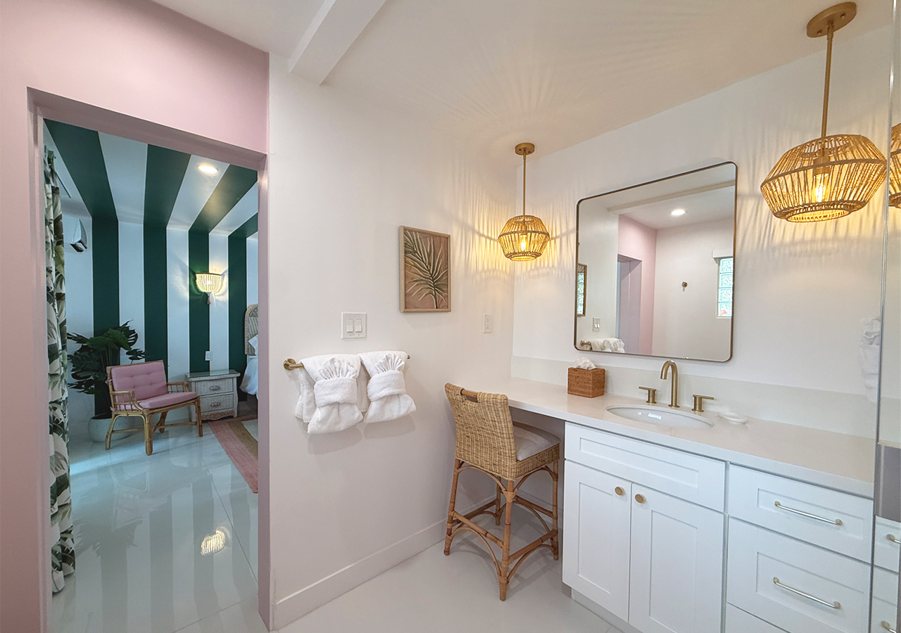 Emerald Grove Room Pink Palm Inn